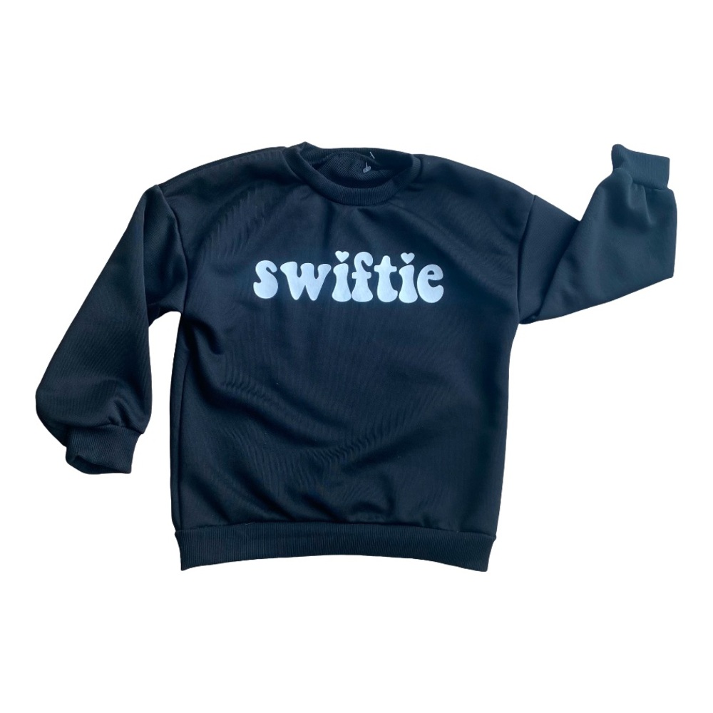 Taylor swift inspired sweatshirt-4T-5T- sizing tag says 5T- 6T, IMO fits smaller